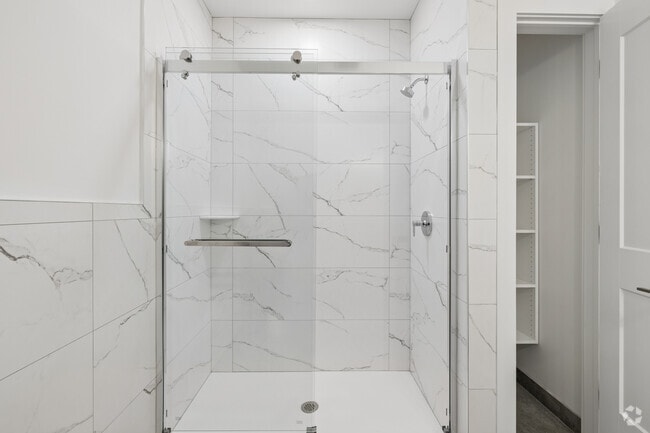 1BR, 1BA w/Den - 1,162SF - Bathroom