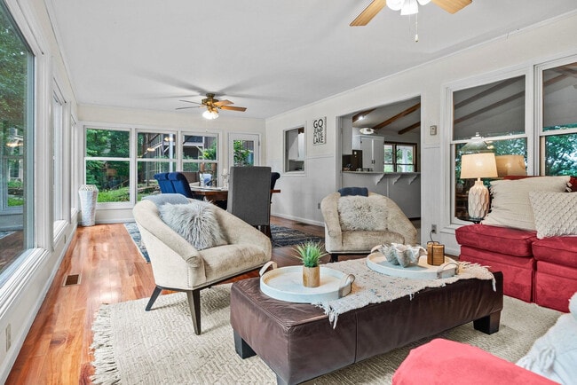 Building Photo - 723 Shorewood Cir Unit ID1302834P Rental