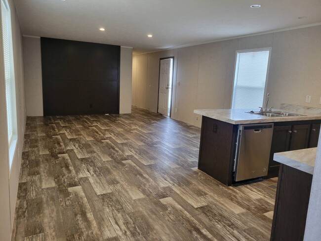 Building Photo - 300 W Albert St Rental
