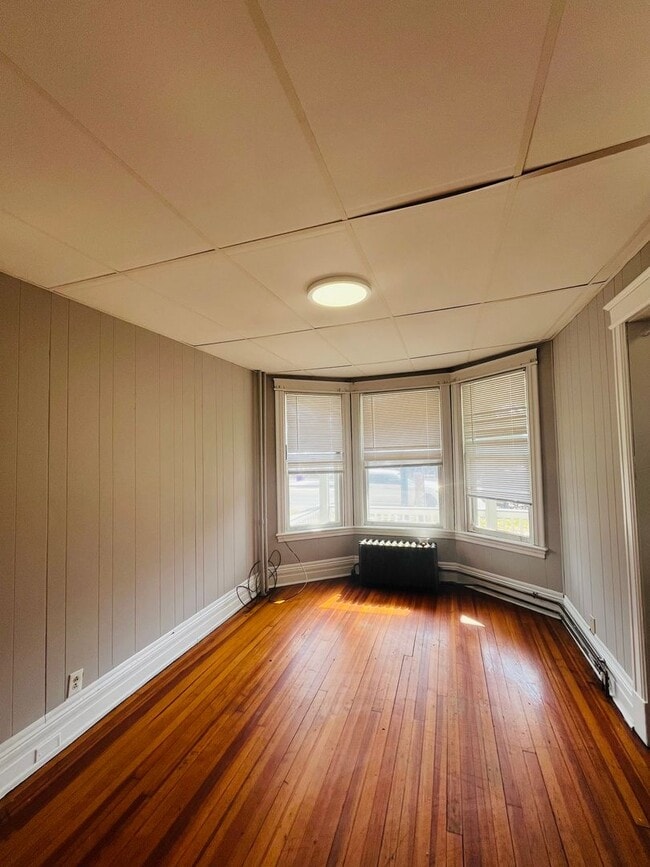 Building Photo - 223 Western Ave Unit Apartment 1