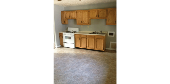 Building Photo - Roomy Southside 3 Bedroom Home with fenced...