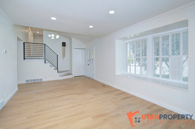 Building Photo - 1048 Pineridge Rd Rental