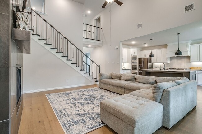 Photo - 550 Peppercress Ln