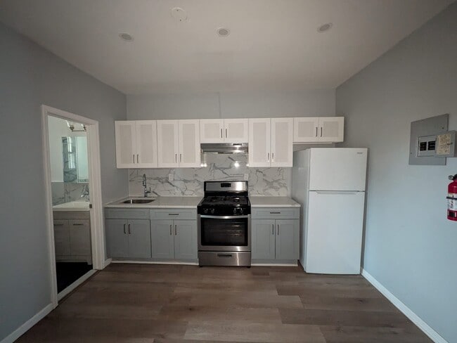 Building Photo - 644 Kennedy Blvd Unit 2