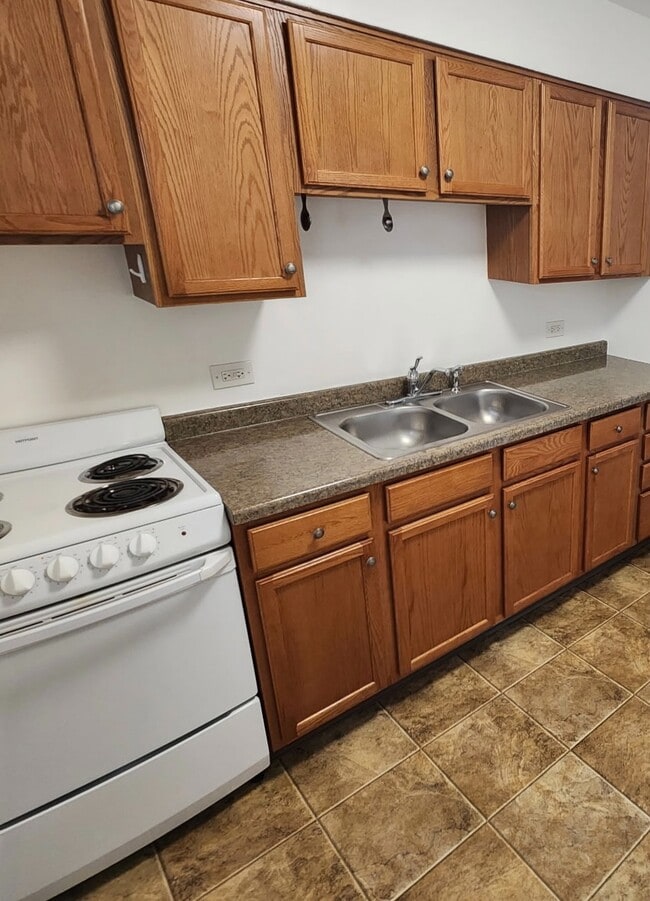 Building Photo - North & Keith Unit 1711