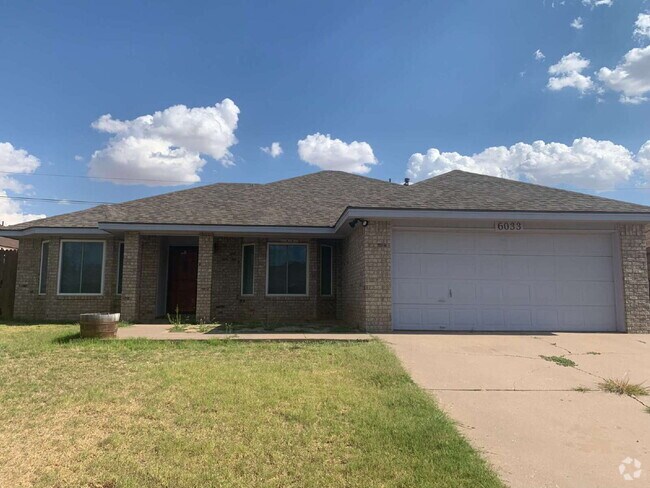 Building Photo - Beautifully Updated Home 1 Block From Heri...