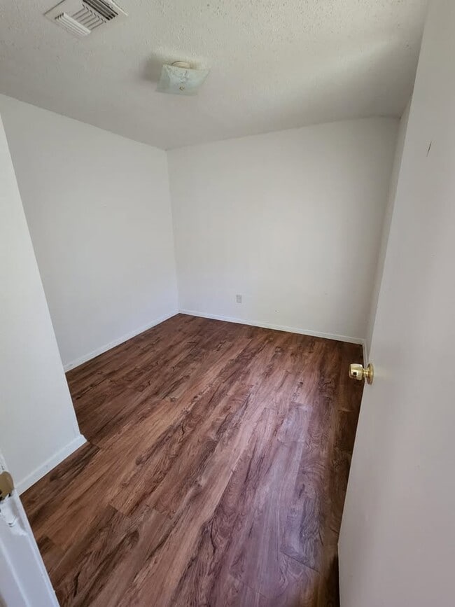 Photo - 1213 E Shaw St