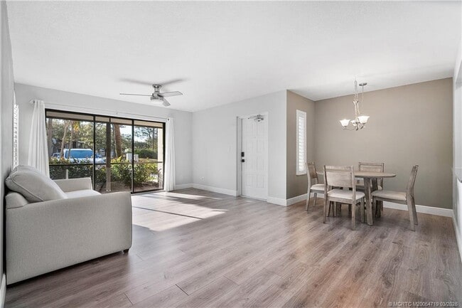 Photo - 1935 SW Silver Pine Way Unit B1