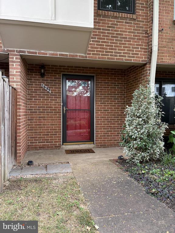 Building Photo - 1699 Kenwood Ave Rental