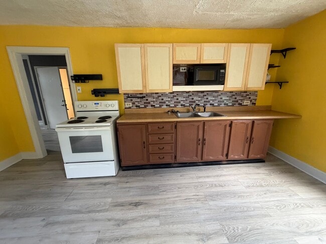 Photo - 16 S Front St Unit E