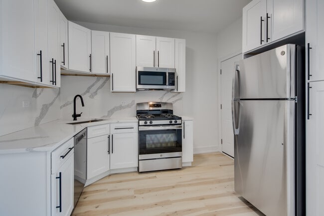 Photo - 1906 N Whipple St Unidad 103