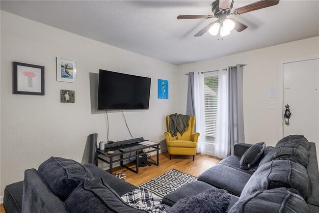 Photo - 2207 Leon St Unit 203