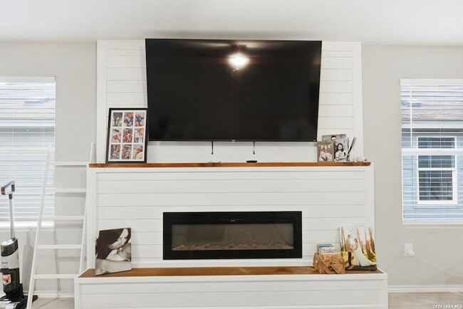 Photo - 140 Maverick Cv