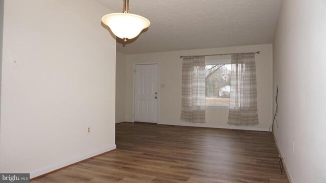 Building Photo - 6910 Hawthorne Rd Rental
