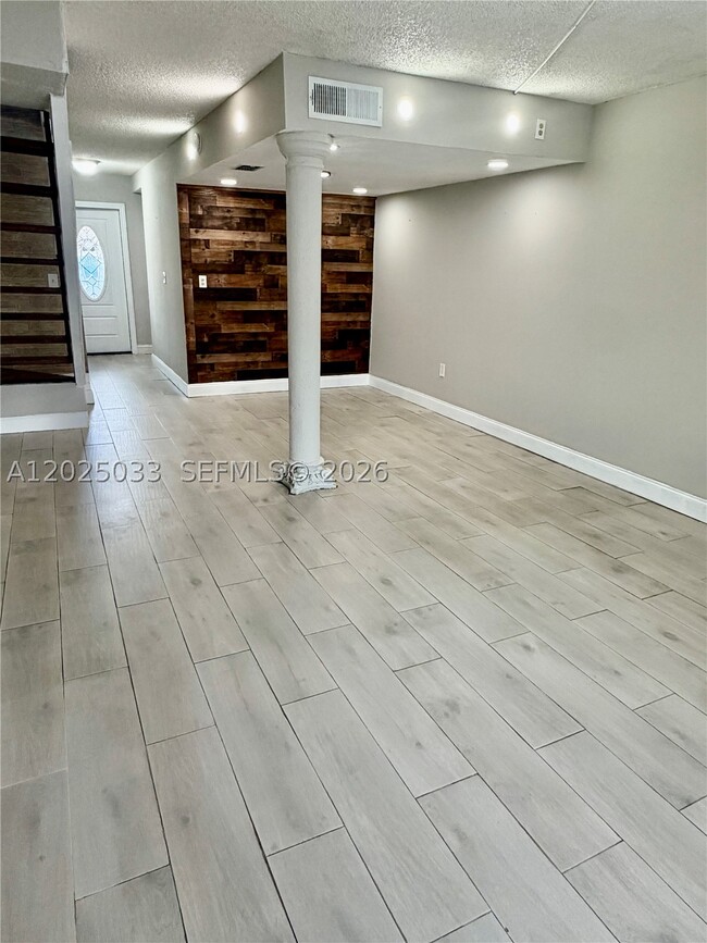 Photo - 1705 W 57th St