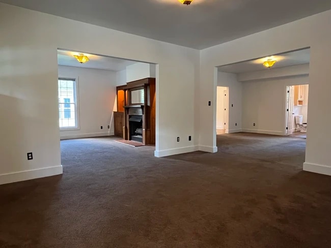 Photo - 723 E 10th St