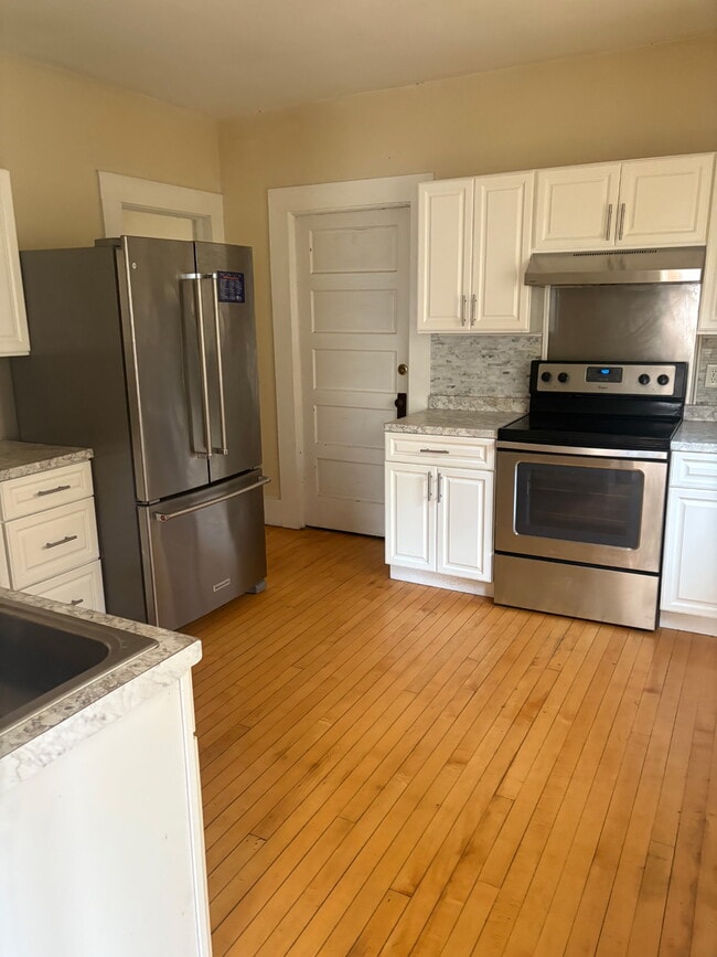 Building Photo - 717 Maryland Ave Unit Upper floors Rental
