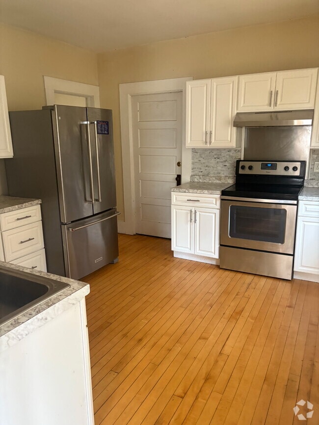 Building Photo - 717 Maryland Ave Unit Upper floors Rental