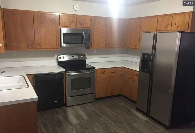 Photo - 2 BR/1 bath Duplex Unit 826 3rd Avenue