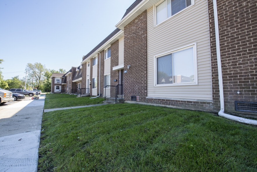 Pangea Lakes Apartments For Rent in Chicago, IL