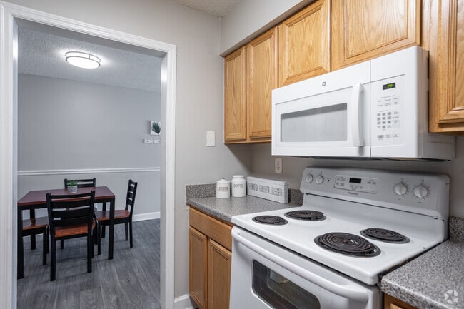 2BR, 2BA - 965SF - Kitchen