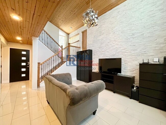 Building Photo - 1529 S Sable Blvd Unit A