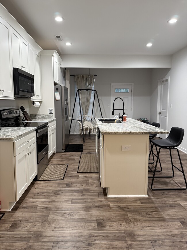 Photo - 2606 Middle Ave