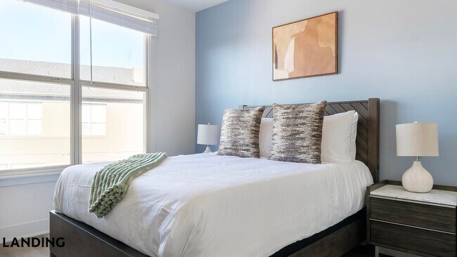 Photo - 49 Boulevard SE Unidad C-527