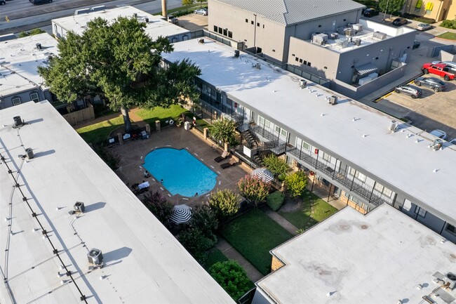 Building Photo - 3131 Southwest Fwy Rental