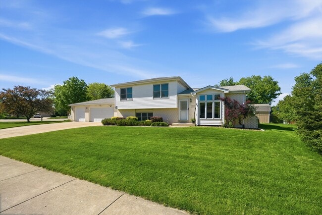Photo - 752 Rosanne St