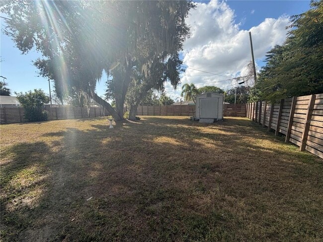 Photo - 1595 Adrian St