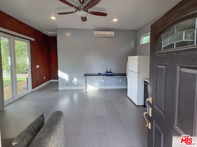 Photo - 6231 Royer Ave