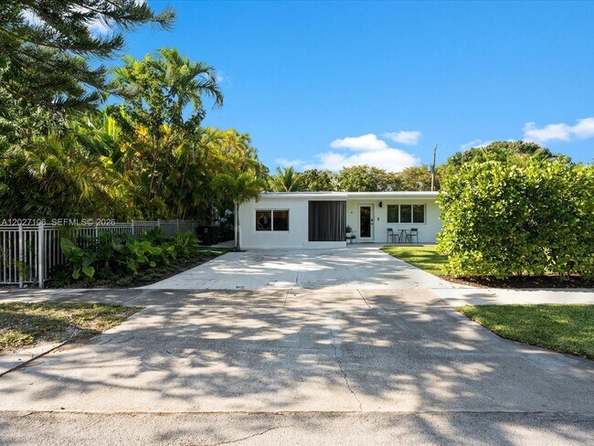 Photo - 1945 Alamanda Dr