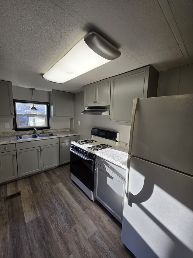 Photo - 1100 Pines Rd