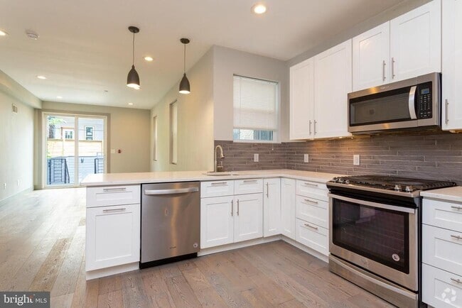 Building Photo - 1533 N 33rd St Rental
