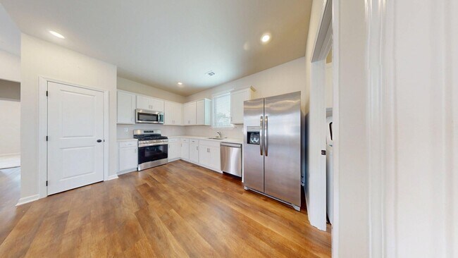 Photo - Beautiful Newer Construction Home on Mimms Trail!