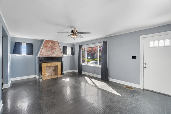 Photo - 610 Salisbury Rd