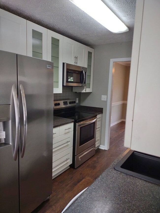 Photo - 3 Bedroom 2 Bath Ranch Home w/ Fenced Backyard. Minutes to Fort Bragg and Shopping!