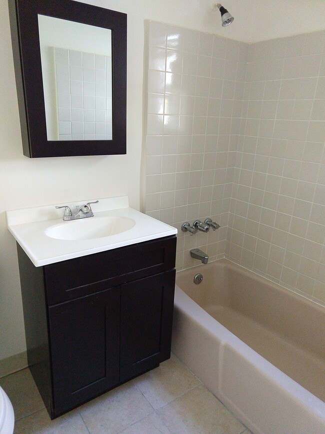 Apartamento tipo estudio - 2do piso - 1350/mes - Rosewood Gardens