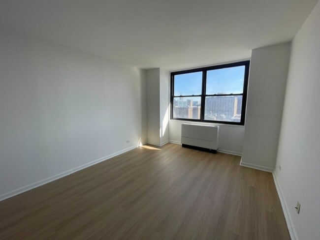 200 E 27th St Unit 17