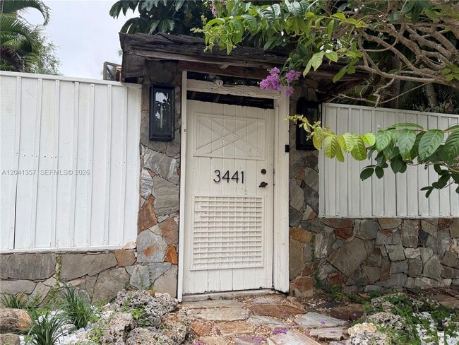 Building Photo - 3441 Poinciana Ave