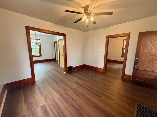 Building Photo - 312 W Arnold St Unit Lower