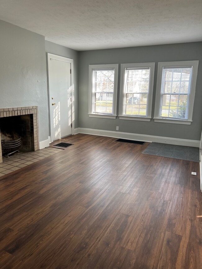 Photo - 929 N Nelson Rd