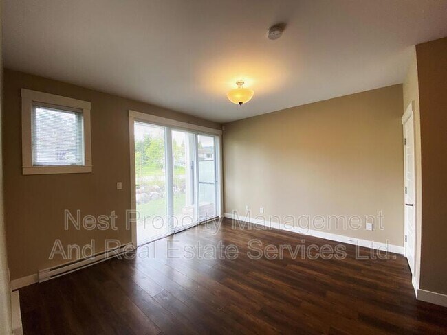 Photo - 110-110 Baxter Ave