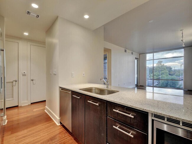 Building Photo - 210 Lee Barton Dr Rental