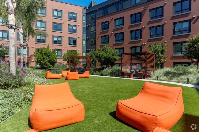 Edge - Patio