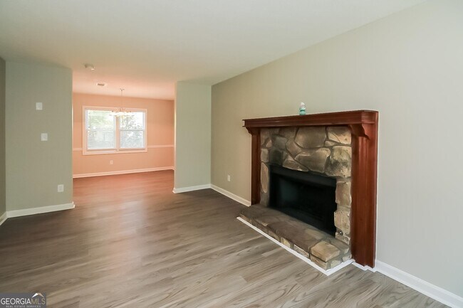 Photo - 422 River Chase Dr