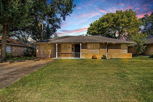 Photo - 2106 Stonecrest Dr House