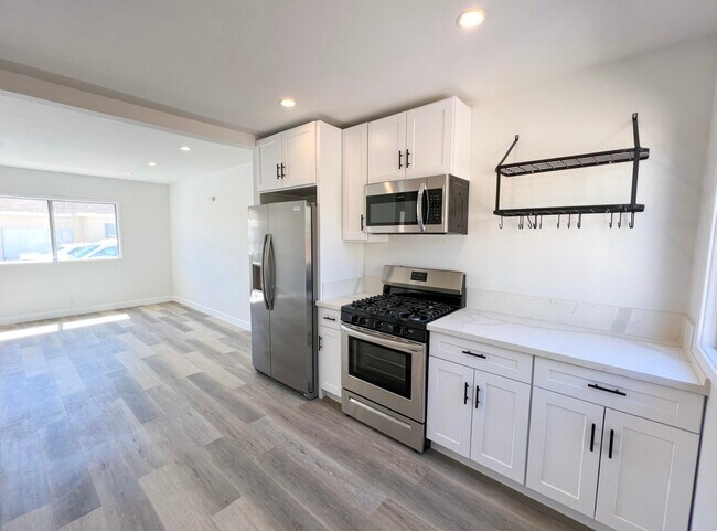 Photo - 15301 Eastwood Ave Apartamentos