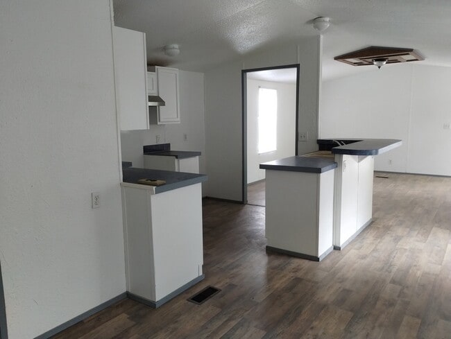 Photo - 209 S Avenue